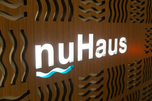 nuHaus desk